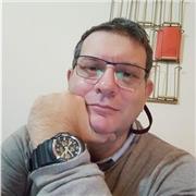 Ho vissuto parecchi anni all'estero in un paese di lingua inglese dove ho insegnato l'Italiano a tanti ragazzi